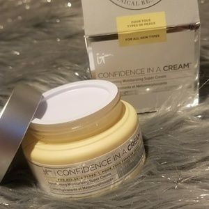 IT cosmetics confidence in a cream
